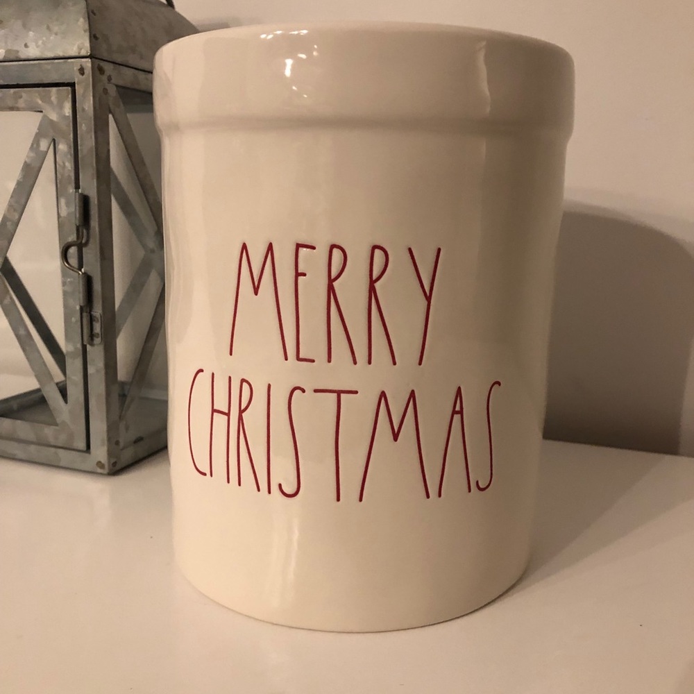 🎄SOLD🎄Rae Dunn Merry Christmas Crock - Picture 1 of 3